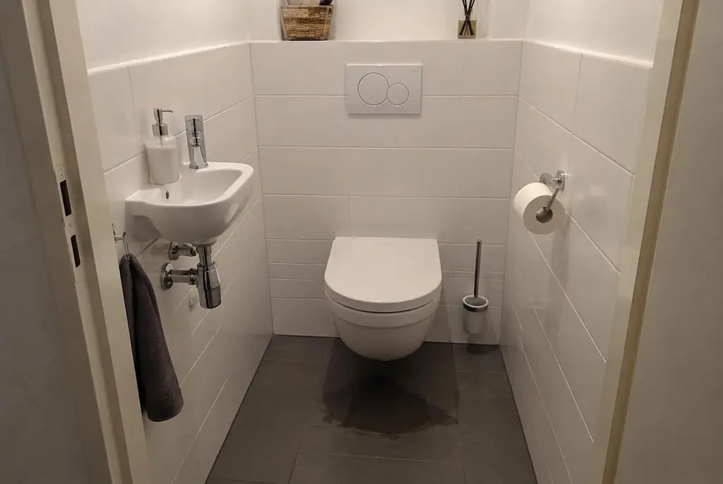 Lekdetectie Epe – natte vloer bij een toilet